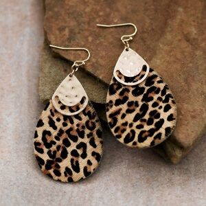 Animal hair dangle earrings‎